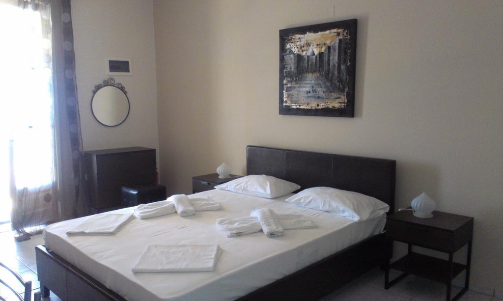 Iro Apartments Ajíasz Fotinísz-part Szoba fotó