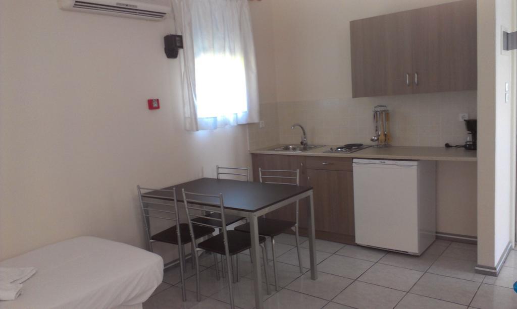 Iro Apartments Ajíasz Fotinísz-part Szoba fotó