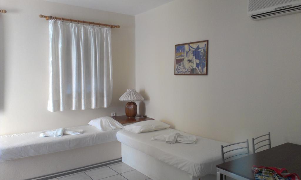 Iro Apartments Ajíasz Fotinísz-part Szoba fotó