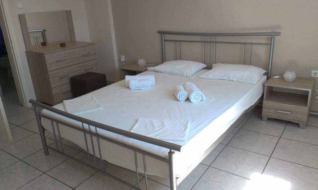 Iro Apartments Ajíasz Fotinísz-part Szoba fotó